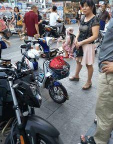 大妈骑车爆料视频播放,揭秘街头奇闻轶事 第3张 大妈骑车爆料视频播放,揭秘街头奇闻轶事 第3张